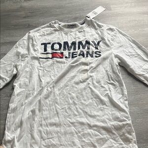 Tommy Hilfiger White Long Sleeve Logo Tee with Navy and Red Accent